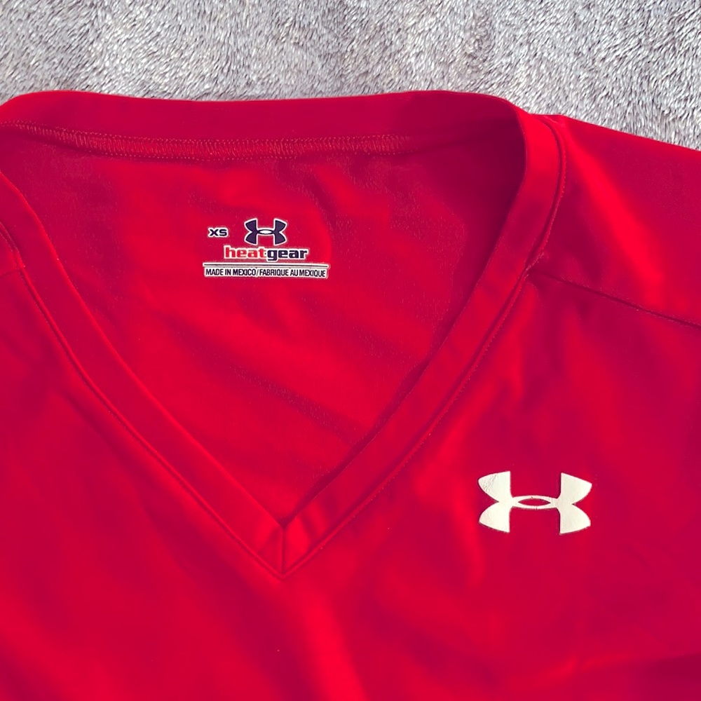 Under Armour red XS short sleeve shirt